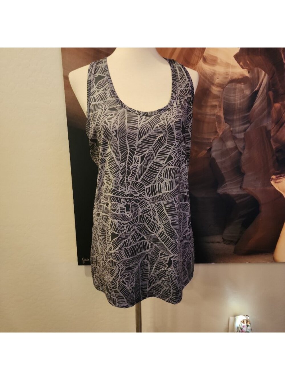 HUK Women's Pursuit Linear Leaf Tank Top H612106-013 Volcanic Ash XL Racerback